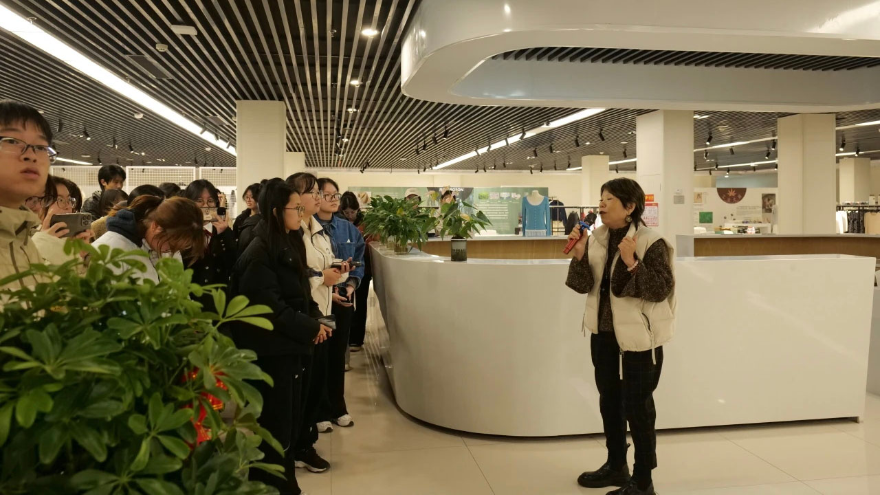 Industry-academic collaboration between Threadify & Fashion Communication program of Zhejiang Yuexiu University of Foreign Languages 02